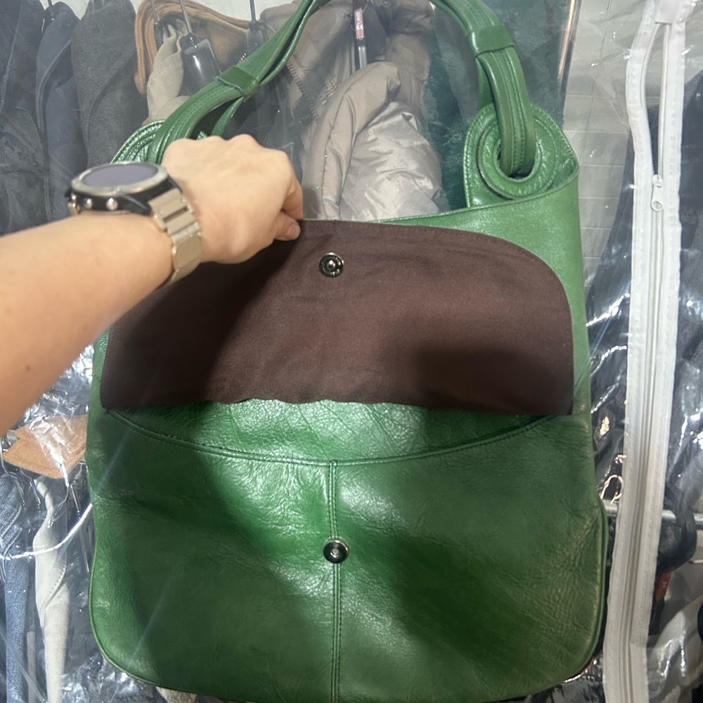 Elegant Green Leather Tote Bag - Picture 2 of 7